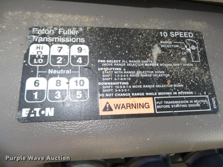 image for item L4144 2003 Mack CH613 semi truck