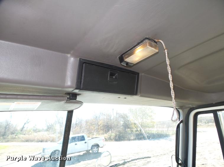 image for item L4144 2003 Mack CH613 semi truck