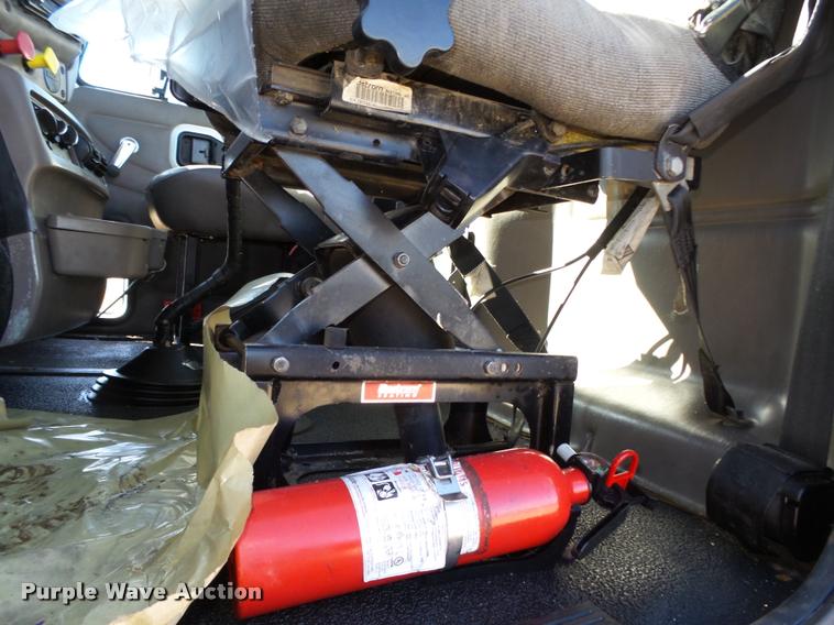 image for item L4144 2003 Mack CH613 semi truck