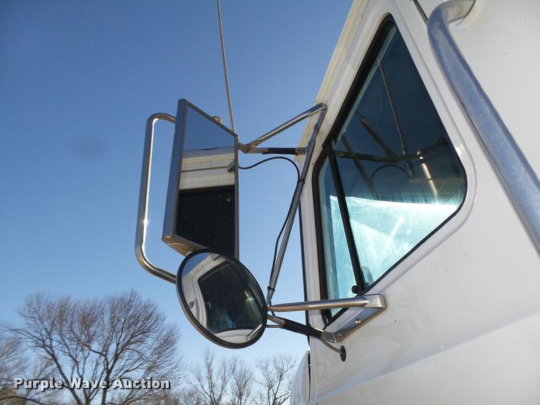 image for item L4144 2003 Mack CH613 semi truck