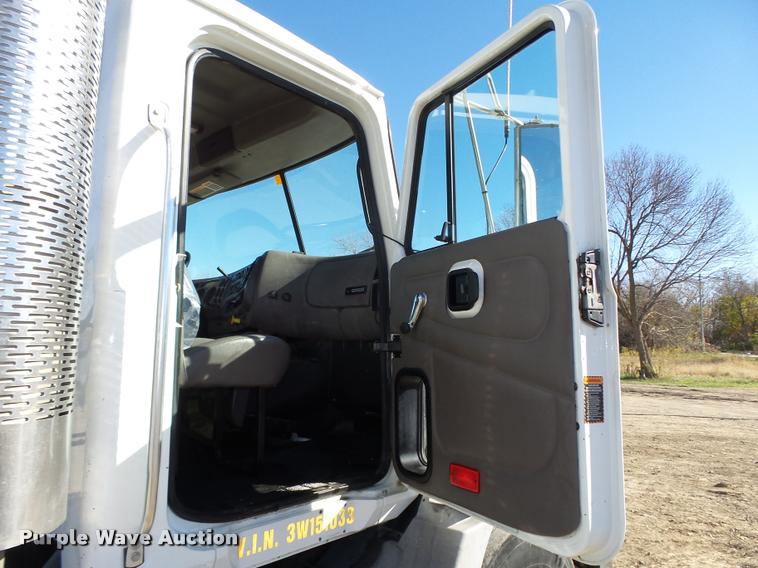 image for item L4144 2003 Mack CH613 semi truck