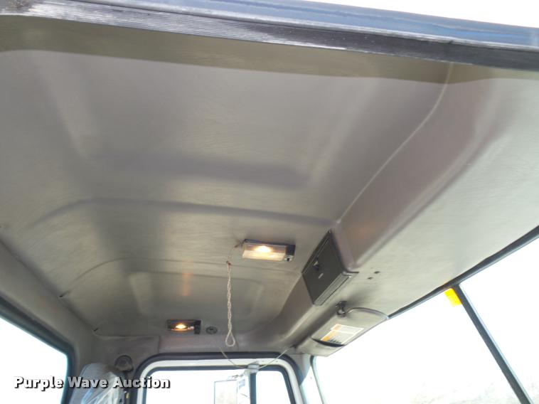 image for item L4144 2003 Mack CH613 semi truck