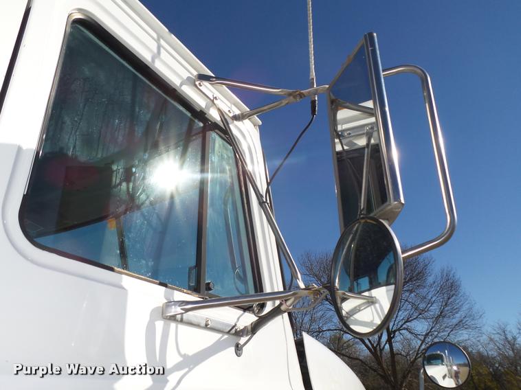 image for item L4144 2003 Mack CH613 semi truck