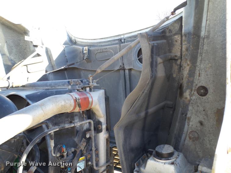 image for item L4144 2003 Mack CH613 semi truck