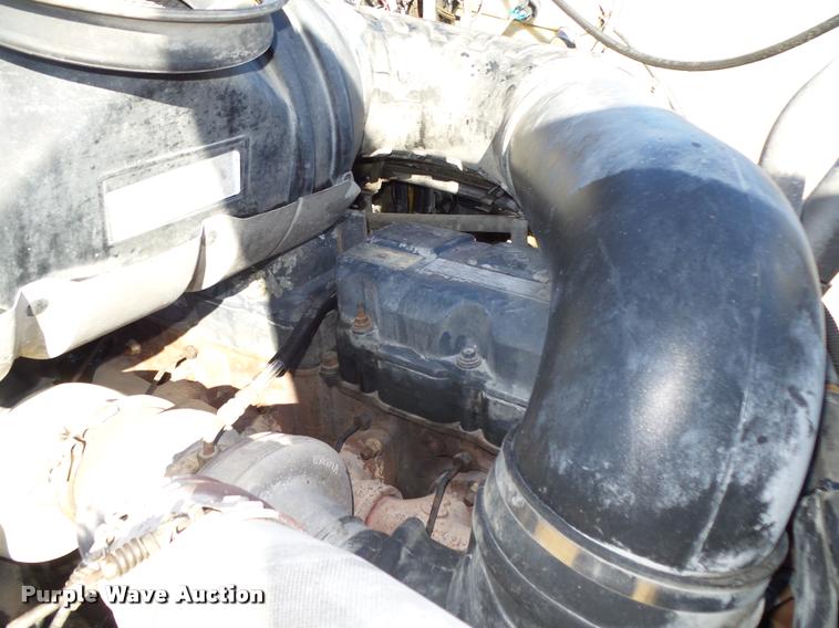 image for item L4144 2003 Mack CH613 semi truck