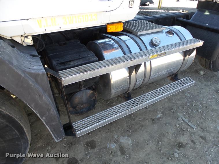 image for item L4144 2003 Mack CH613 semi truck