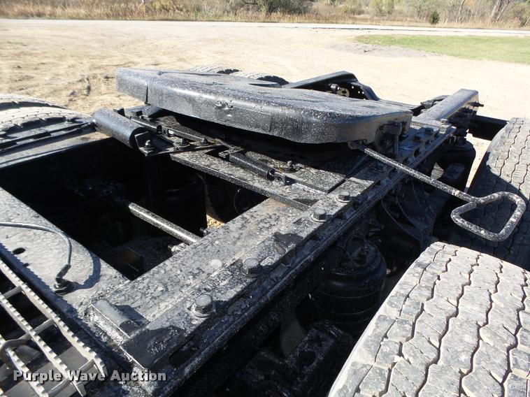 image for item L4144 2003 Mack CH613 semi truck