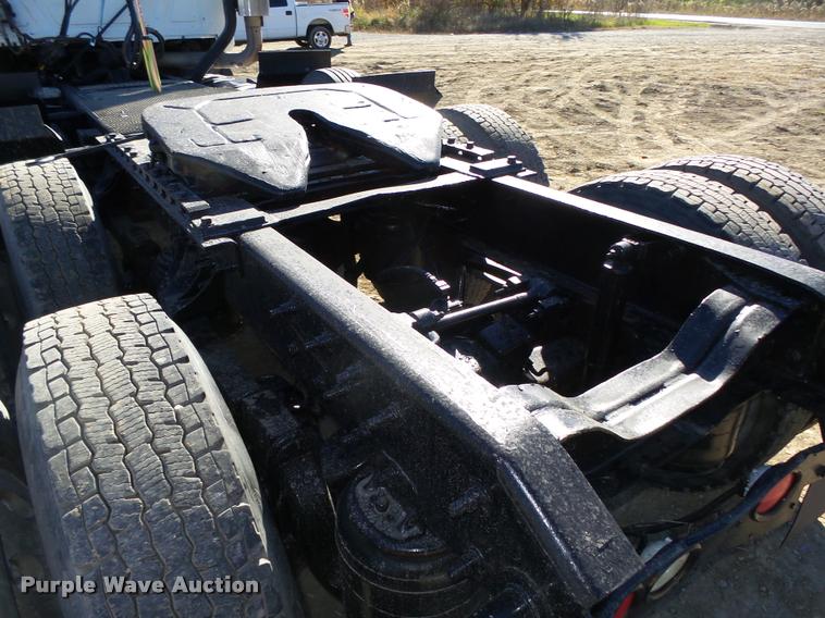 image for item L4144 2003 Mack CH613 semi truck