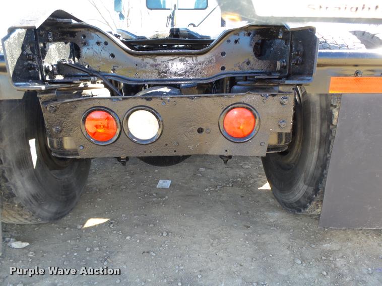 image for item L4144 2003 Mack CH613 semi truck