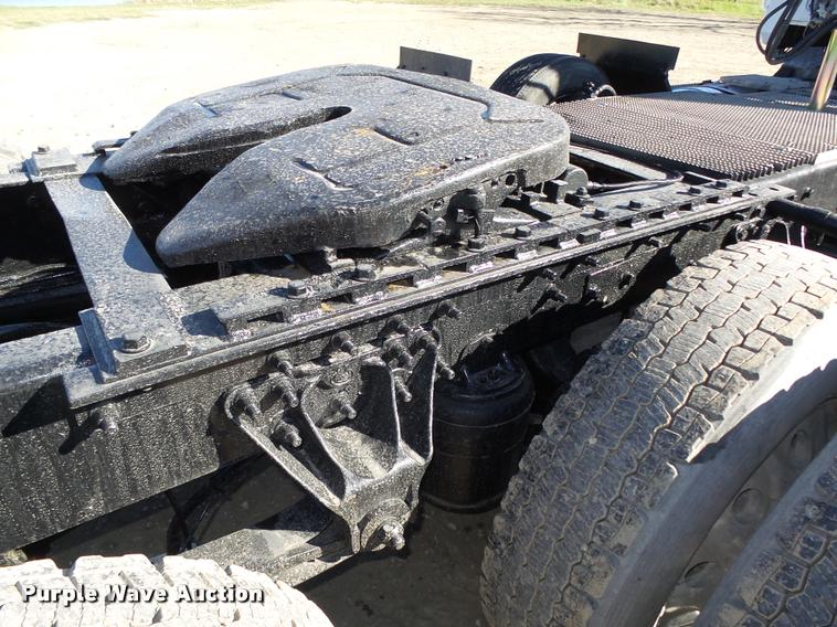 image for item L4144 2003 Mack CH613 semi truck