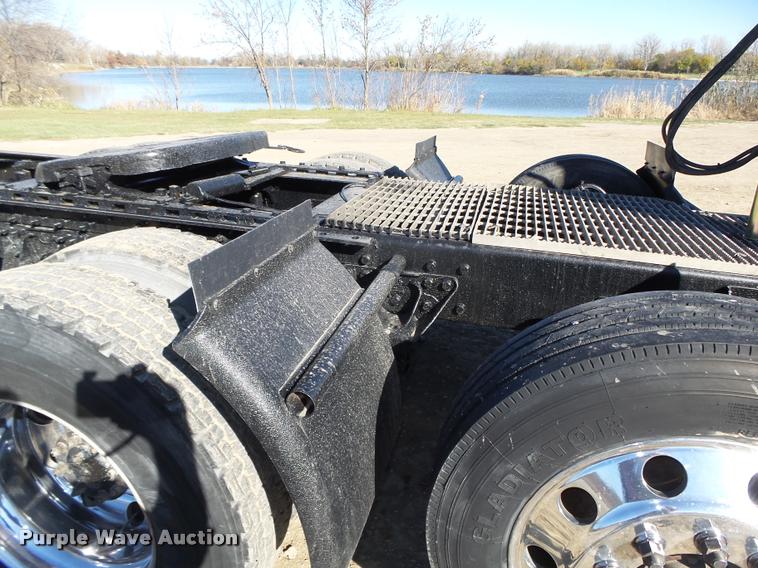 image for item L4144 2003 Mack CH613 semi truck