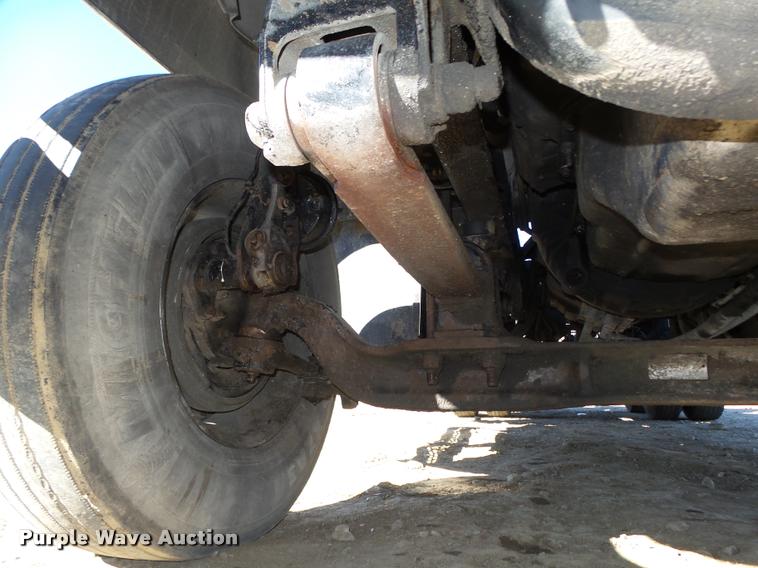 image for item L4144 2003 Mack CH613 semi truck