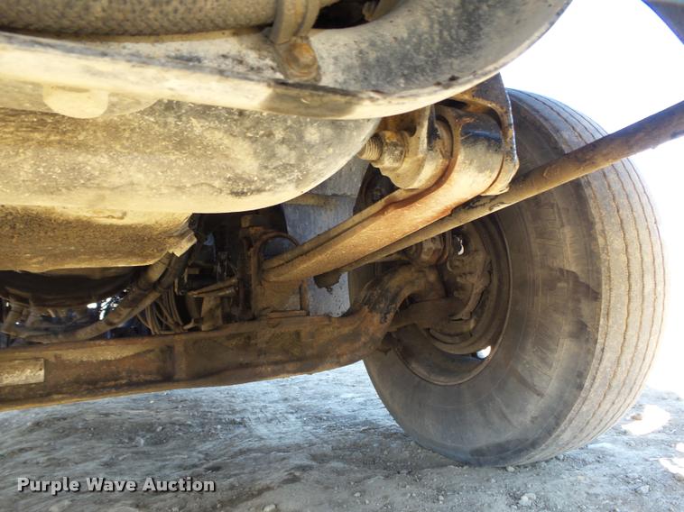 image for item L4144 2003 Mack CH613 semi truck