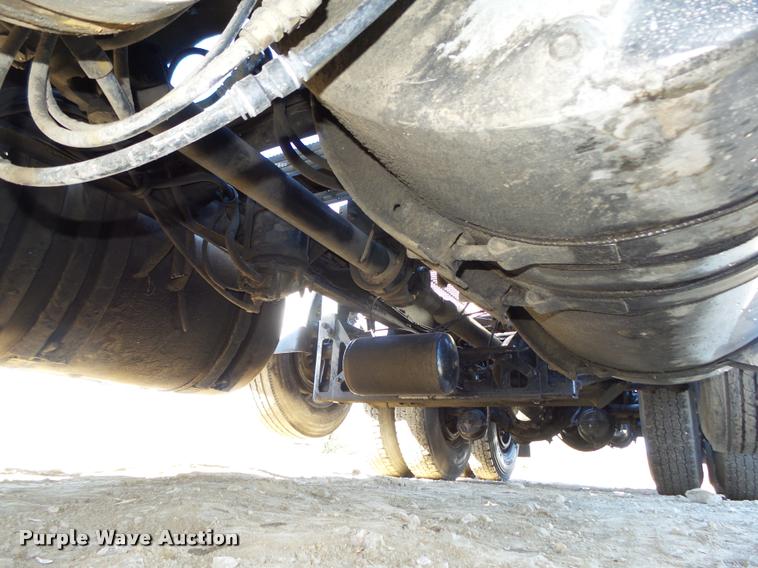 image for item L4144 2003 Mack CH613 semi truck