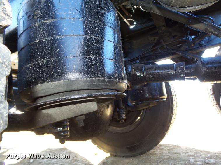 image for item L4144 2003 Mack CH613 semi truck