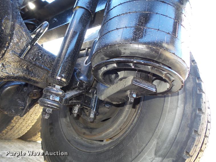 image for item L4144 2003 Mack CH613 semi truck