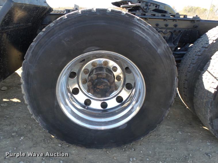 image for item L4144 2003 Mack CH613 semi truck