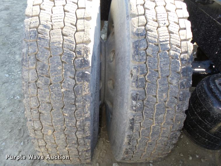 image for item L4144 2003 Mack CH613 semi truck