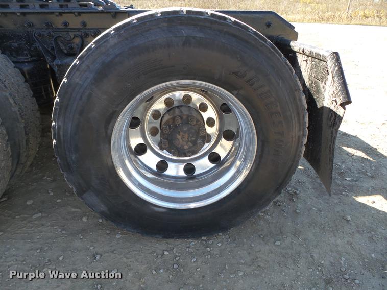 image for item L4144 2003 Mack CH613 semi truck