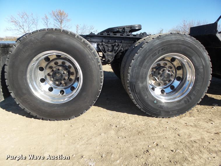 image for item L4144 2003 Mack CH613 semi truck