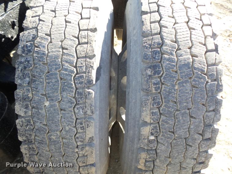 image for item L4144 2003 Mack CH613 semi truck