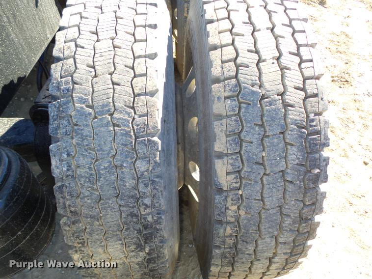 image for item L4144 2003 Mack CH613 semi truck