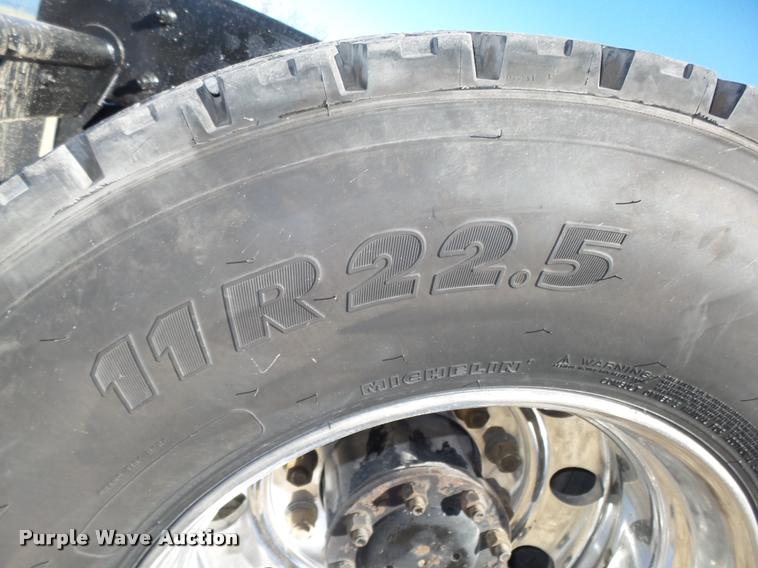 image for item L4144 2003 Mack CH613 semi truck