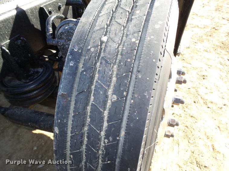 image for item L4144 2003 Mack CH613 semi truck