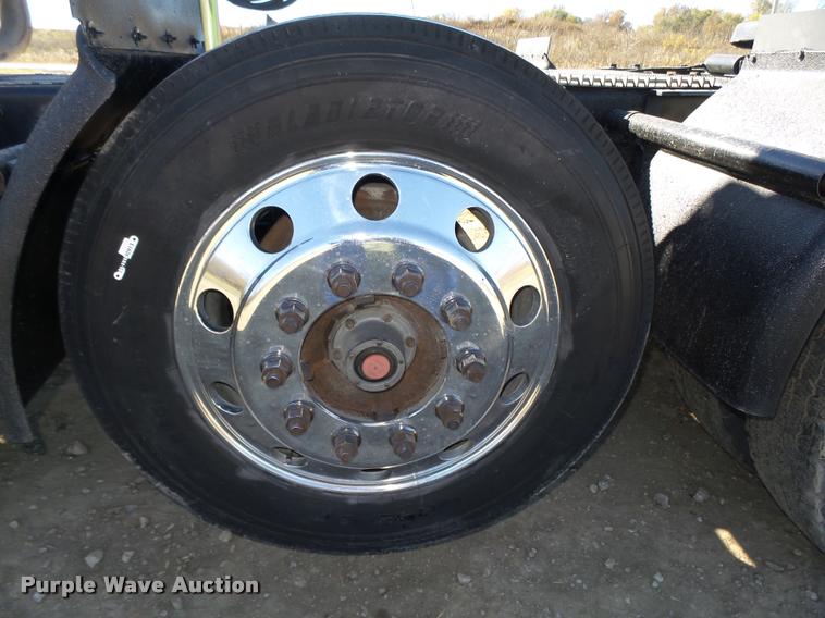 image for item L4144 2003 Mack CH613 semi truck