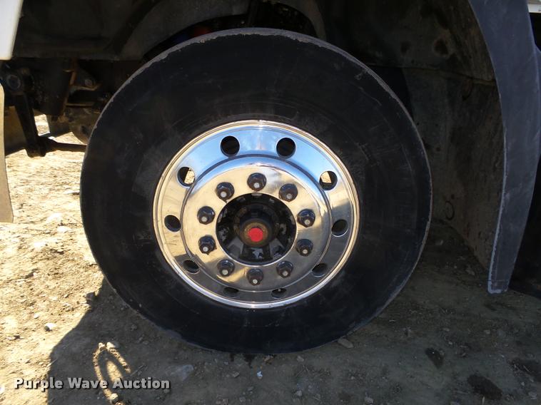 image for item L4144 2003 Mack CH613 semi truck