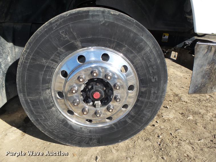 image for item L4144 2003 Mack CH613 semi truck