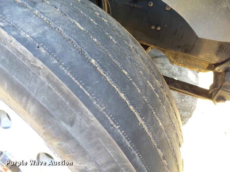 image for item L4144 2003 Mack CH613 semi truck