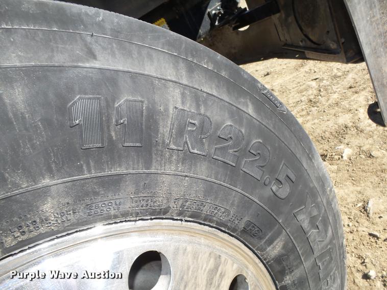 image for item L4144 2003 Mack CH613 semi truck