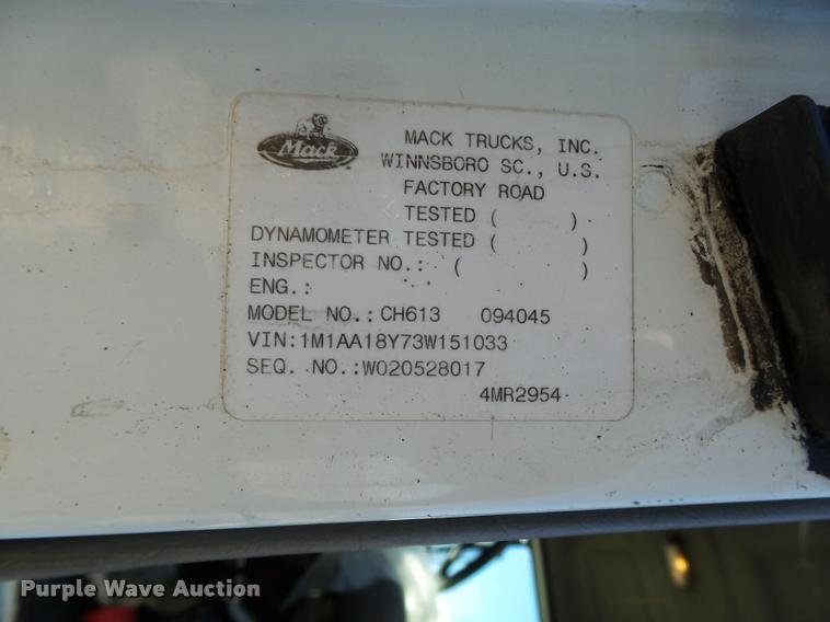 image for item L4144 2003 Mack CH613 semi truck