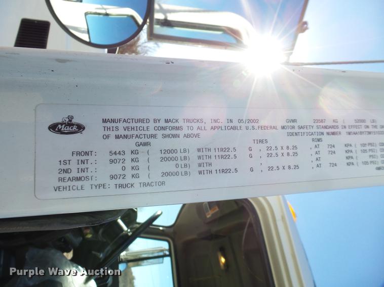 image for item L4144 2003 Mack CH613 semi truck