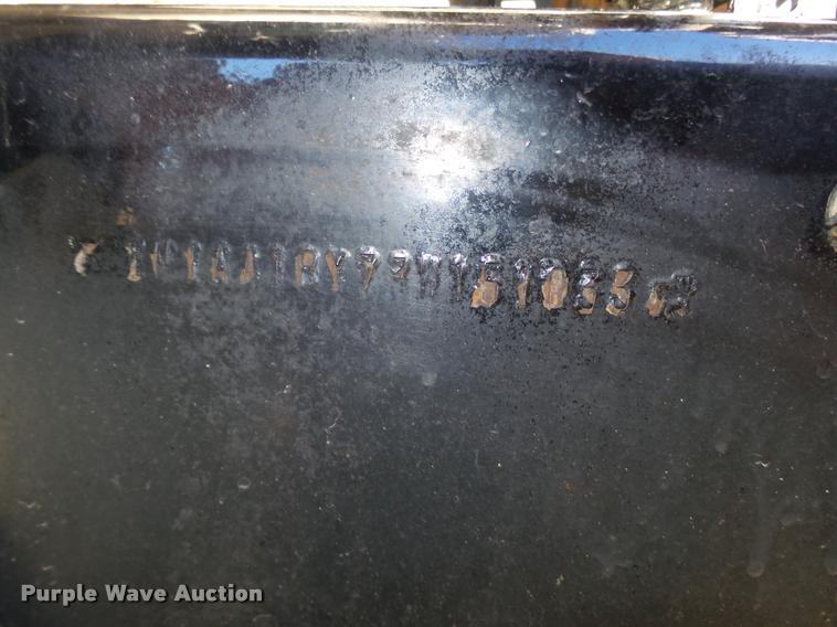 image for item L4144 2003 Mack CH613 semi truck