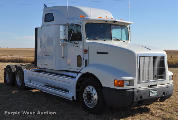 image for item L4999 1995 International 9200 semi truck