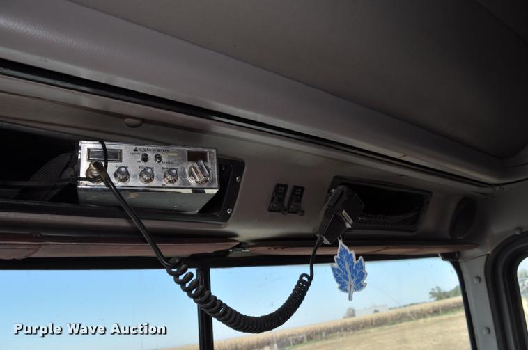 image for item L4999 1995 International 9200 semi truck