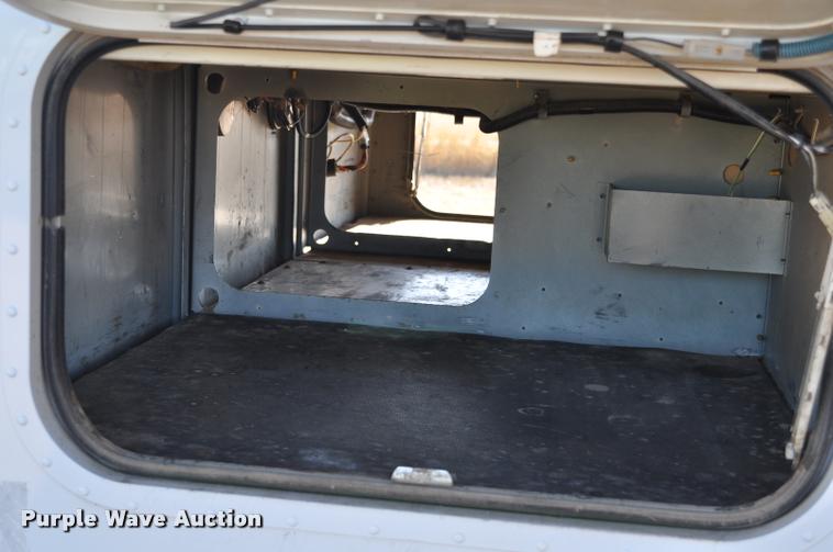 image for item L4999 1995 International 9200 semi truck