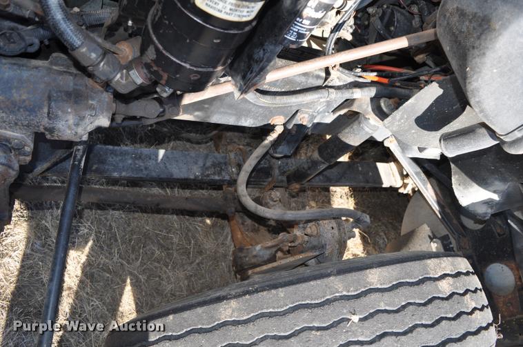 image for item L4999 1995 International 9200 semi truck