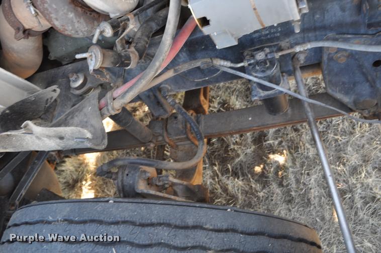 image for item L4999 1995 International 9200 semi truck