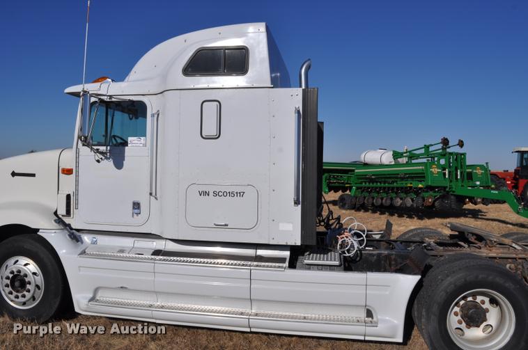 image for item L4999 1995 International 9200 semi truck