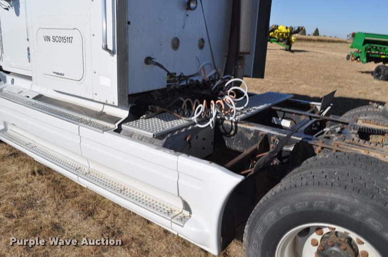 image for item L4999 1995 International 9200 semi truck