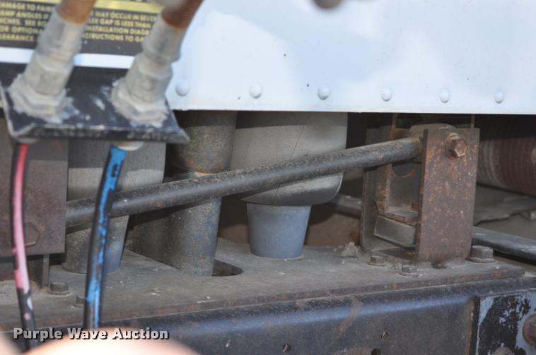 image for item L4999 1995 International 9200 semi truck