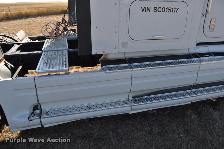 image for item L4999 1995 International 9200 semi truck