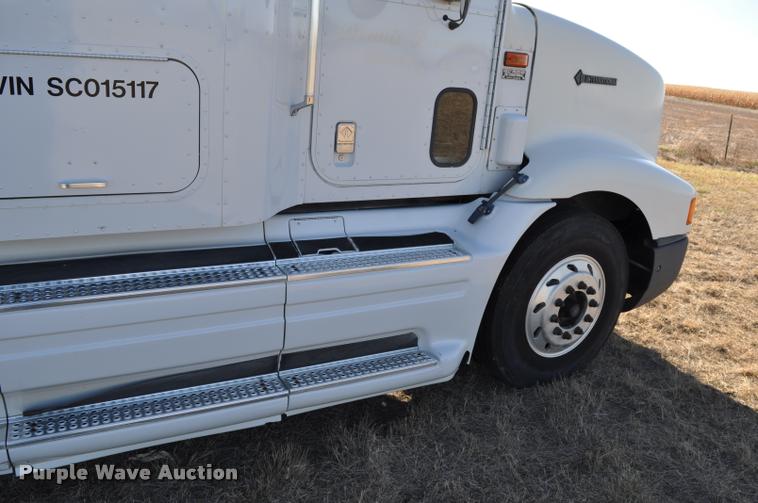 image for item L4999 1995 International 9200 semi truck