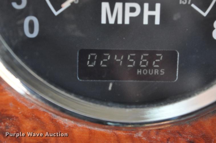 image for item L4999 1995 International 9200 semi truck