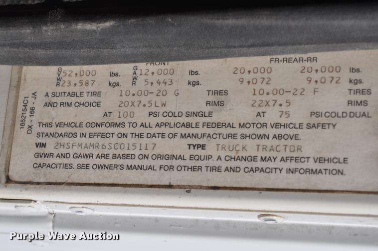 image for item L4999 1995 International 9200 semi truck