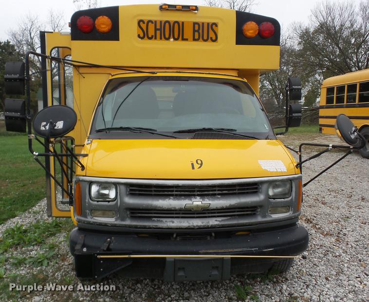 image for item AG9161 2002 Chevrolet Express G3500 school bus