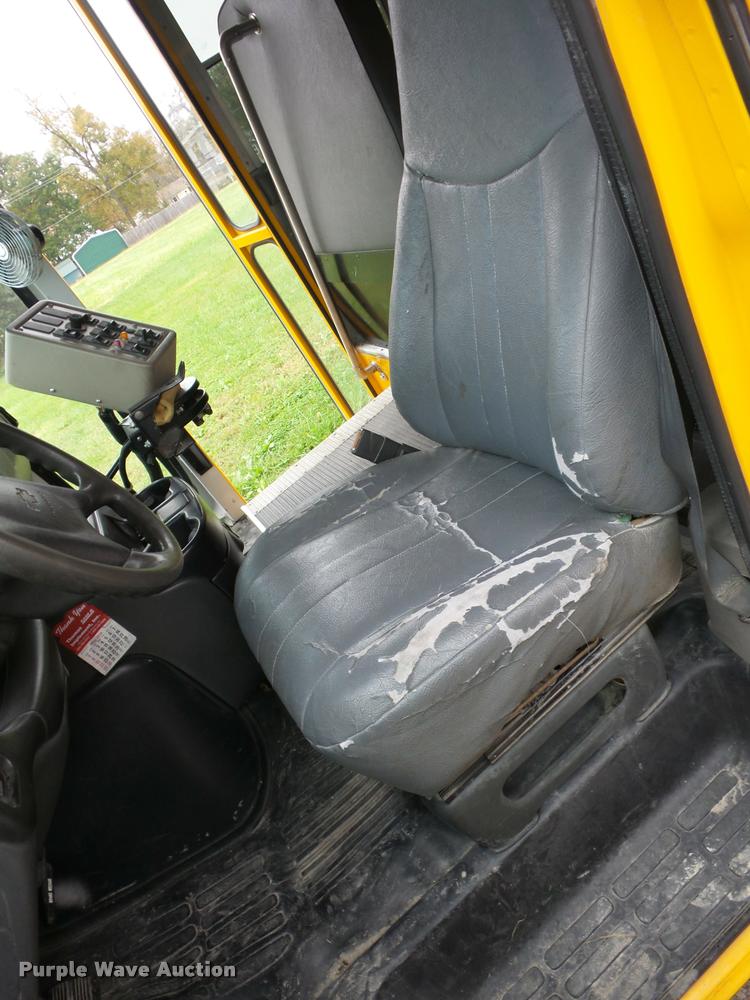 image for item AG9161 2002 Chevrolet Express G3500 school bus